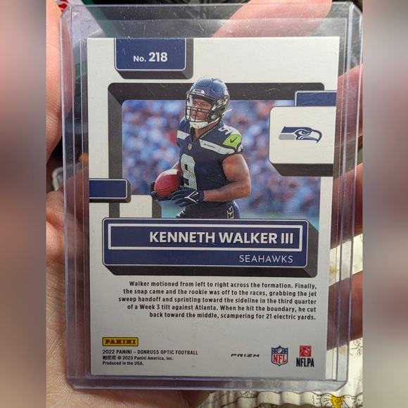 KENNETH WALKER III '22 Panini Optic Rated Rookie Purple Shock #218 Seattle - Picture 2 of 2